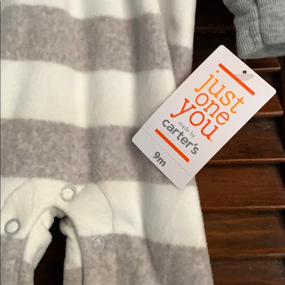 Super soft bear Carter’s onesie - Picture 2 of 4